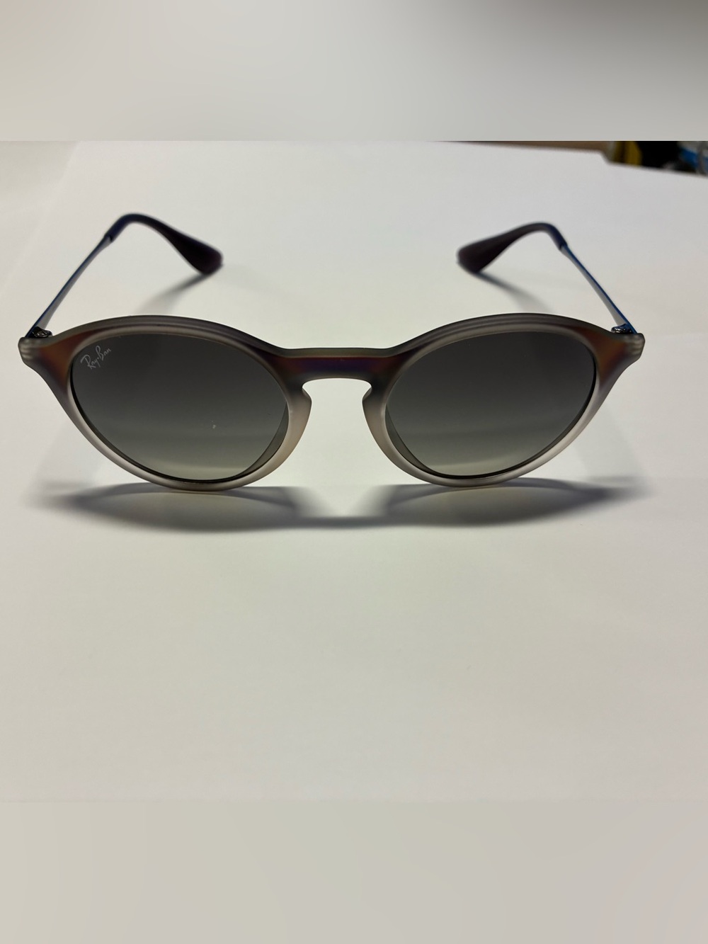 Ray-Ban Round Sunglasses Gray Frames with Dark Lenses - Picture 2 of 16